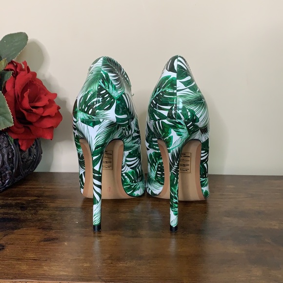 Shoe Republic Tropical Palm Leaf Printed Glossy Patent Leather Heels 👠 size 8 - Picture 3 of 6